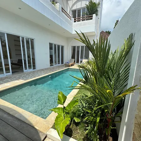 Chic Brand New 4 Bedroom Villa With Pool Near The Beach