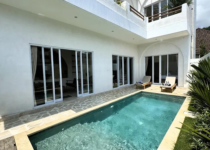Chic Brand New 4 Bedroom With Pool Near The *