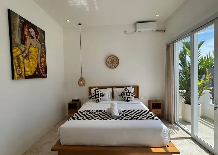 Chic Brand New 4 Bedroom With Pool Near The