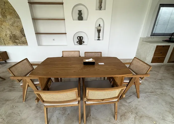 Villa Chic Brand New 4 Bedroom With Pool Near The *