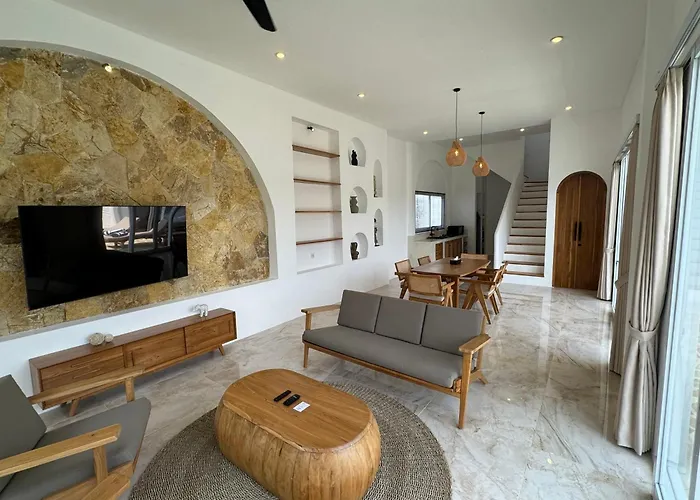 Chic Brand New 4 Bedroom With Pool Near The Canggu