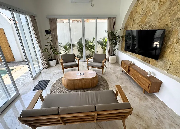 Villa Chic Brand New 4 Bedroom With Pool Near The Canggu